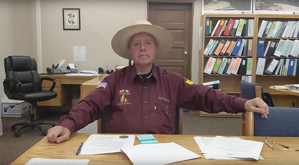 El Alcalde de Columbus, NM informa de COVID19 y calma la comunidad